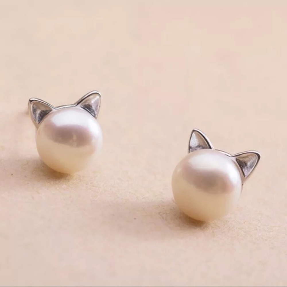 Cat pearl post stud silver earrings - Picture 2 of 6